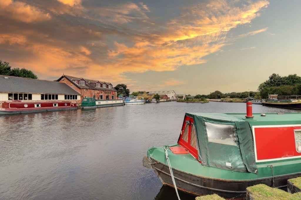 Canal Side Cottage Wakefield Stanley  Exteriér fotografie