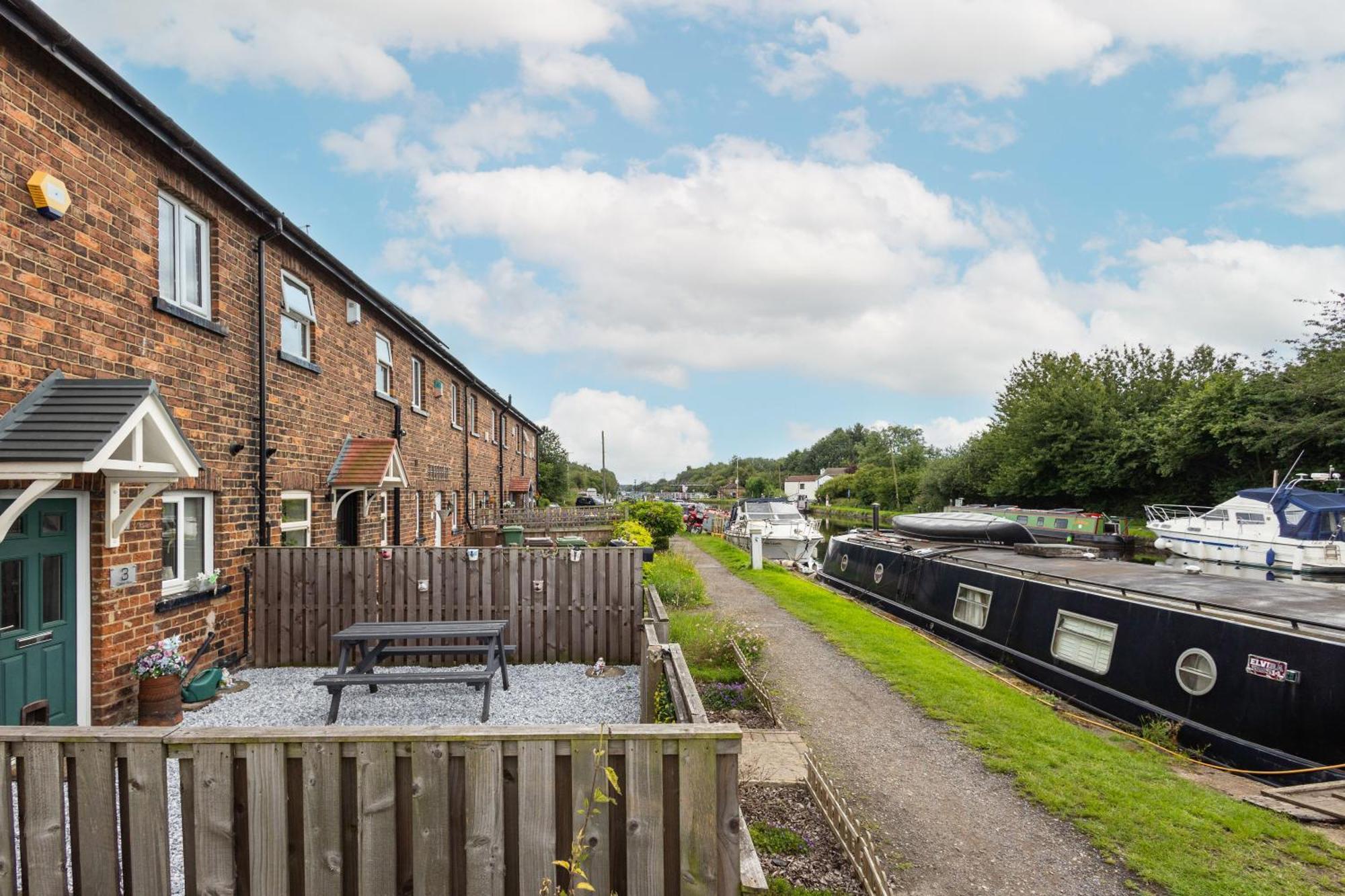 Canal Side Cottage Wakefield Stanley  Exteriér fotografie